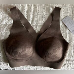 Athleta Ritual Lace Plunge Bra for D-DD Cups NWT - L